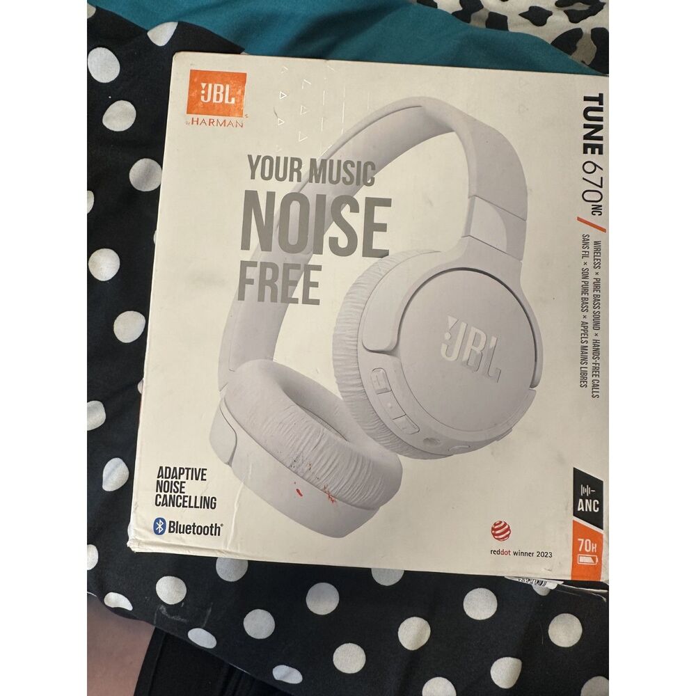 JBL Tune 670NC White Wireless Headphones  Noise Cancelling New Damaged Box